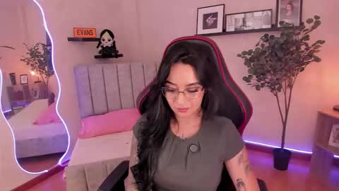 Emmy Evans  online show from 10, 9, 2025