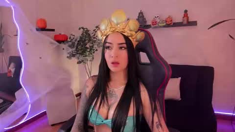 Emmy Evans  online show from 1, 10, 2025