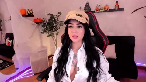 Emmy Evans  online show from 8, 10, 2025