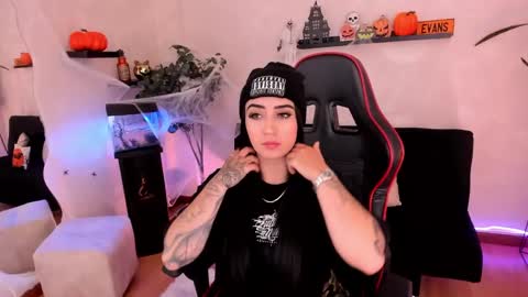 Emmy Evans  online show from 17, 10, 2025