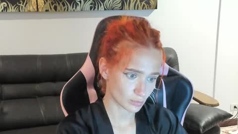 Snapshot of emmyfoxxofficial chatting on 5, 4, 2026 Emmylie online show from 5, 4, 2026