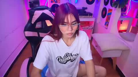Snapshot of emmyrossex1 chatting on 22, 7, 2026 Luisa online show from 22, 7, 2026