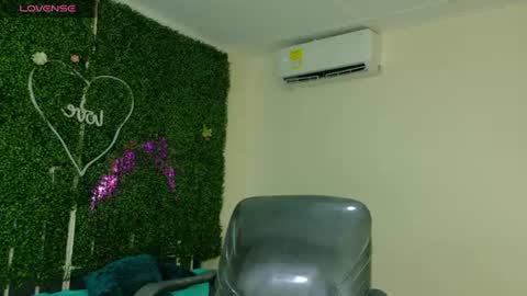 Snapshot of emy_0 chatting on 26, 6, 2026 Emy online show from 26, 6, 2026