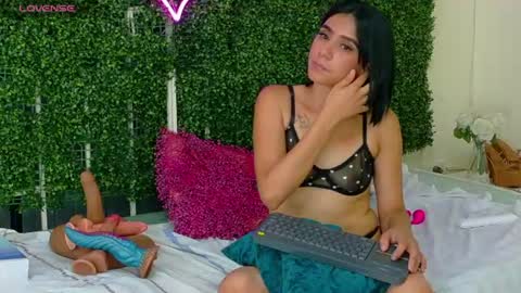 Snapshot of emy_0 chatting on 7, 7, 2026 Emy online show from 7, 7, 2026