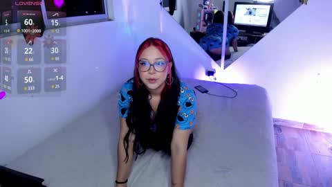 Snapshot of emy_xdy chatting on 22, 1, 2025 Im Emily would you like to help me reach 100 online show from 22, 1, 2025