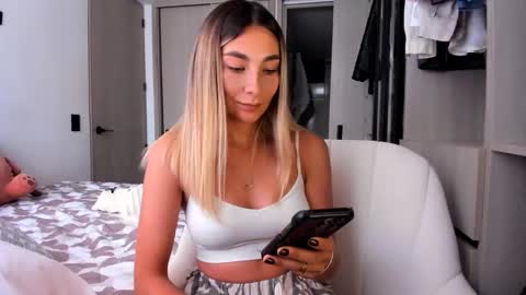 emyconneer online show from 15, 2, 2025