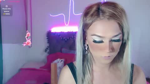 Snapshot of enma_gill chatting on 25, 12, 2024 Enma Rojas online show from 25, 12, 2024