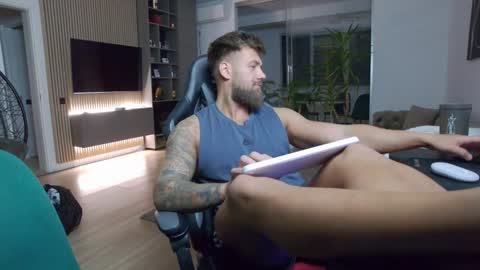 Erik online show from 8, 1, 2025