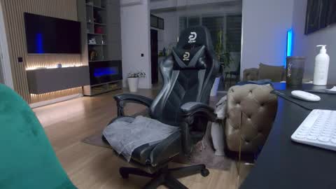 Erik online show from 5, 12, 2025