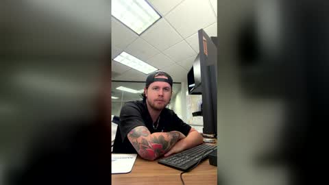 Snapshot of entreporneur chatting on 20, 3, 2026 FOLLOW JOIN MY CULT online show from 20, 3, 2026