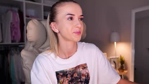 entya online show from 14, 10, 2025