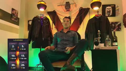 Snapshot of enzopratt chatting on 20, 10, 2025 Enzo Pratt online show from 20, 10, 2025