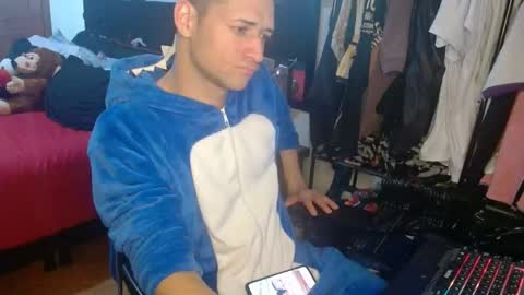 enzoyarack online show from 23, 11, 2025