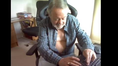 Snapshot of erasmus_d chatting on 12, 5, 2026 erasmus_d online show from 12, 5, 2026