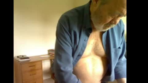 Snapshot of erasmus_d chatting on 13, 5, 2026 erasmus_d online show from 13, 5, 2026