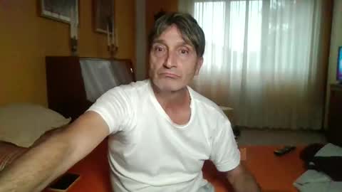 Snapshot of erbadivetro chatting on 20, 10, 2025 erbadivetro online show from 20, 10, 2025