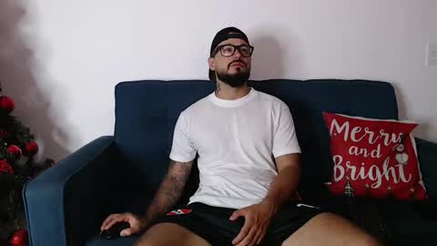 Snapshot of eric_evans1 chatting on 25, 11, 2025 Eric Evans online show from 25, 11, 2025