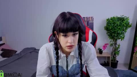Snapshot of erica_peach chatting on 4, 10, 2025 Erika online show from 4, 10, 2025
