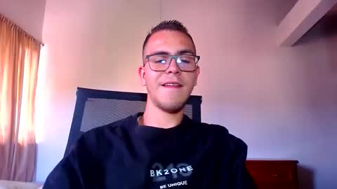 Snapshot of erik_rodriguez chatting on 14, 9, 2025 Erik rodriguez online show from 14, 9, 2025