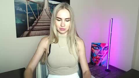 Snapshot of erikagavin chatting on 1, 7, 2026 Erika online show from 1, 7, 2026