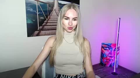 Snapshot of erikagavin chatting on 6, 7, 2026 Erika online show from 6, 7, 2026