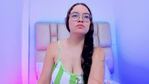 Snapshot of erikastar_ chatting on 1, 5, 2026 Erika online show from 1, 5, 2026