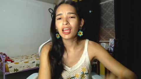 Snapshot of erina_1 chatting on 2, 12, 2024 erina_1 online show from 2, 12, 2024