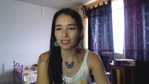 Snapshot of erina_1 chatting on 19, 12, 2024 erina_1 online show from 19, 12, 2024