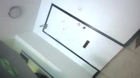 Snapshot of erotica_angel chatting on 24, 4, 2026 Nikki Erotica online show from 24, 4, 2026