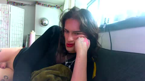 Snapshot of erotica_angel chatting on 13, 5, 2026 Nikki Erotica online show from 13, 5, 2026