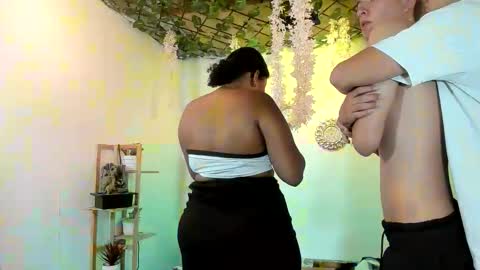 Snapshot of escarlet_hot06 chatting on 25, 2, 2026 escarlet_hot06 online show from 25, 2, 2026