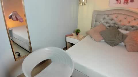 Snapshot of escarleth__ chatting on 10, 10, 2025 Escarlet online show from 10, 10, 2025
