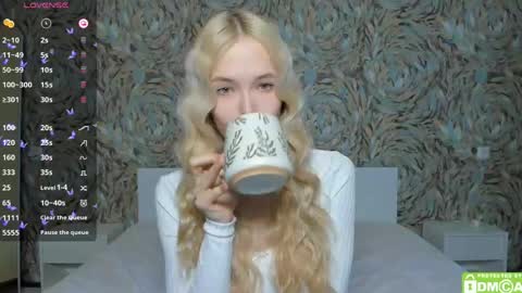 Snapshot of eshcka chatting on 24, 5, 2026 Megan and Brad online show from 24, 5, 2026