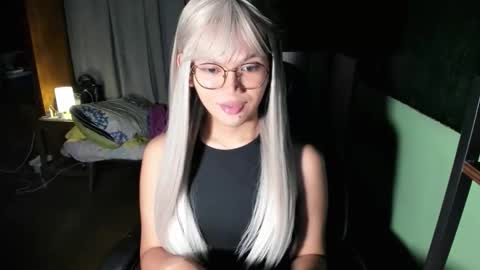 Snapshot of esilchan chatting on 21, 10, 2025 Chelliane online show from 21, 10, 2025