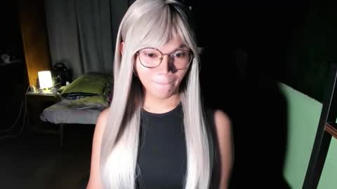 Snapshot of esilchan chatting on 24, 10, 2025 Chelliane online show from 24, 10, 2025