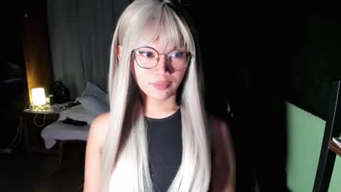 Snapshot of esilchan chatting on 4, 11, 2025 Chelliane online show from 4, 11, 2025