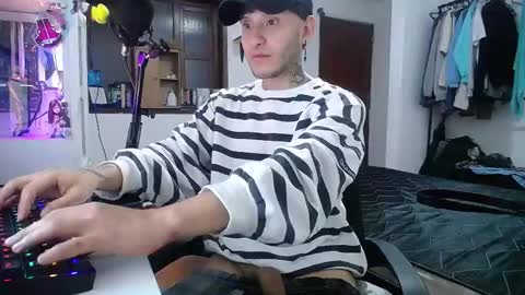 Snapshot of esjrobles chatting on 2, 1, 2025 Esteban online show from 2, 1, 2025
