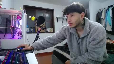 Snapshot of esjrobles chatting on 4, 1, 2025 Esteban online show from 4, 1, 2025