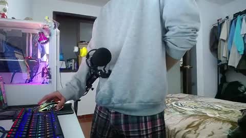 Snapshot of esjrobles chatting on 4, 1, 2025 Esteban online show from 4, 1, 2025