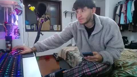 Snapshot of esjrobles chatting on 7, 1, 2025 Esteban online show from 7, 1, 2025