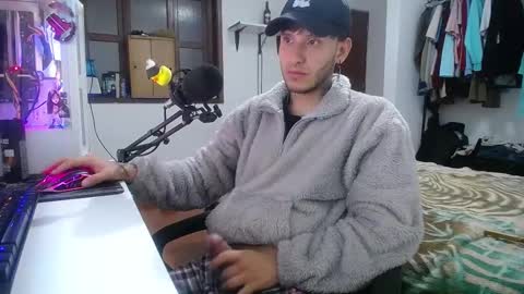 Snapshot of esjrobles chatting on 7, 1, 2025 Esteban online show from 7, 1, 2025