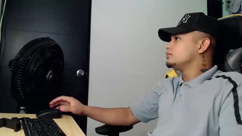 eskayler_ online show from 24, 9, 2025