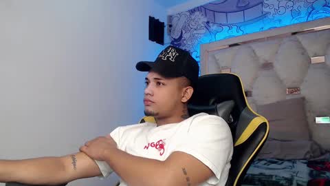 eskayler_ online show from 25, 9, 2025