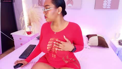 Snapshot of esmeralda_duarte chatting on 27, 4, 2026 esmeralda online show from 27, 4, 2026