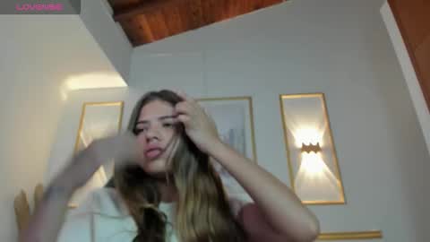 Snapshot of esmeralda_gomeez_ chatting on 22, 10, 2025 E S M E online show from 22, 10, 2025