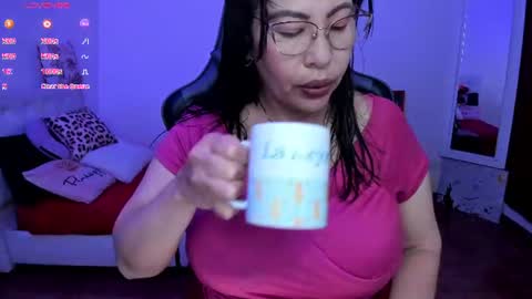 Snapshot of esmeralda_milf1 chatting on 5, 7, 2026 esme online show from 5, 7, 2026