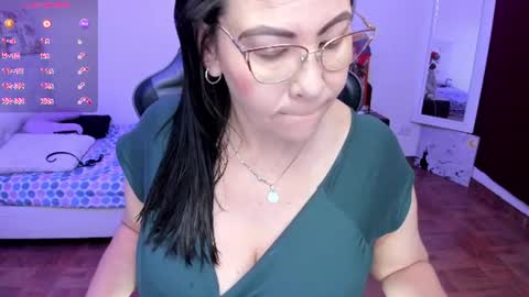 Snapshot of esmeralda_milf1 chatting on 25, 7, 2026 esme online show from 25, 7, 2026