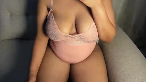 Esme online show from 8, 11, 2025