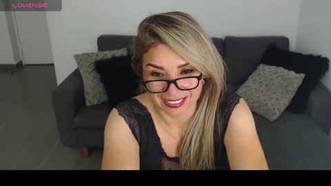 Snapshot of esperanza86_ chatting on 25, 1, 2025 Juliana online show from 25, 1, 2025