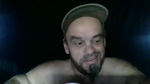 Snapshot of essensualelf chatting on 19, 10, 2025 Essensual Elf online show from 19, 10, 2025